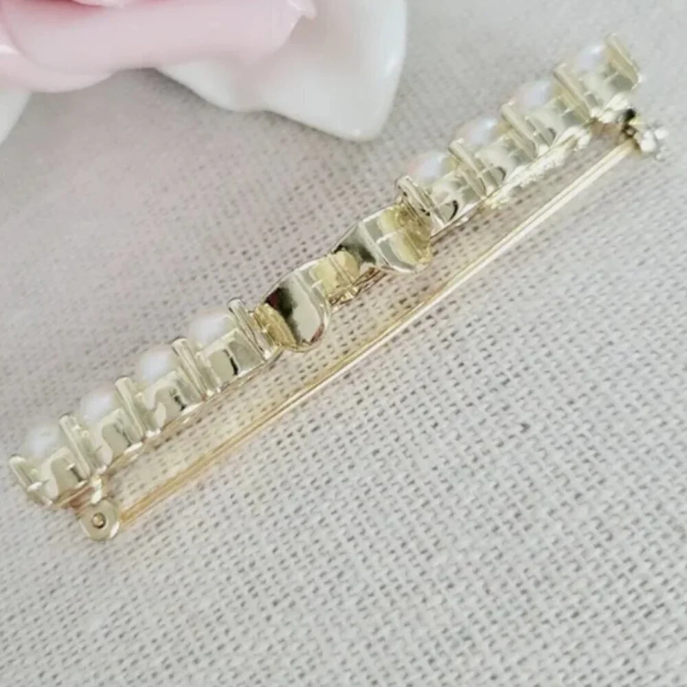 VTG SARAH COVENTRY Doubble Heart Bar and Cream Faux Pearl Brooch